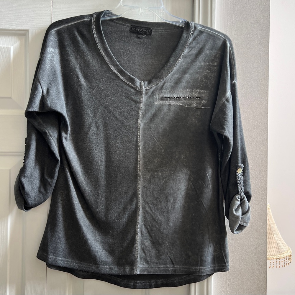 Flora Ashley soft, trendy top!